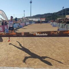 Carlos Mayo y María José Pérez se imponen en Yecla