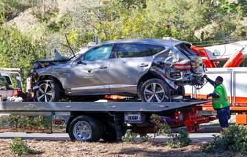 El  automvil de Tiger Woods tras el accidente de trfico en el suroeste de Los ?ngeles, California (EE.UU).