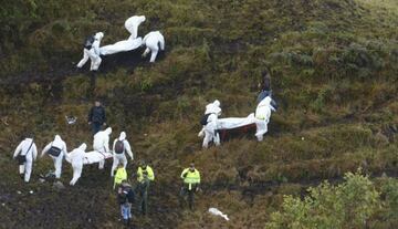 71 personas murieron debido al accidente aéreo. Además del cuadro del Chapecoense, en el avión también viajaban 21 periodistas, de los cuales solo uno logró sobrevivir. Además, el guardameta del club, Danilo, sobrevivió inicialmente al accidente, sin embargo, falleció en el hospital mientras era operado de sus heridas.