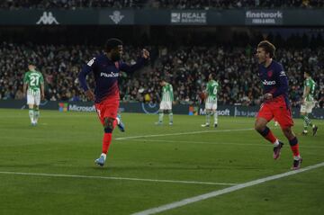 1-3. Thomas Lemar celebra el tercer gol.