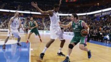 El Unicaja rompe su mala racha y se estrena en el Top-16