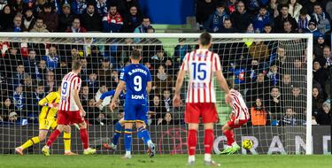 Autogol de Domingos Duarte tras un centro de Raspadori en dirección a Griezmann que desvió el defensa sin querer a su propia portería. 
 
 
