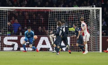 Jugada del gol anulado a Tagliafico por el VAR. 
Thibaut Courtois.