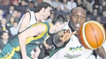 <b>LABOR DE EQUIPO. </b>Bennett y Archibald, dos de los baluartes en el triunfo del Joventut en Kiev.