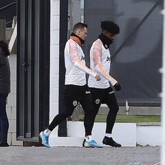 Lim asume que Thierry Correia está por hacer y busca lateral