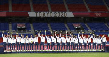 Los españoles celebran la medalla de plata. 