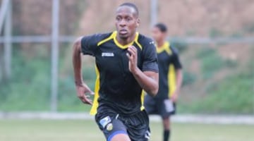 Yúber Mosquera, defensa del Deportivo Táchira (VEN).