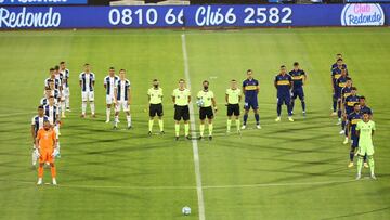 CORDOBA, ARGENTINA - DECEMBER 06: Players of Talleres and Boca observe a minute of silence forming the number ten to pay tribute to the late football legend Diego Maradona before a match between Talleres de Córdoba and Boca Juniors as part of Copa