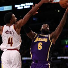 LeBron James lauds Evan Mobley: "Cleveland has a good one"