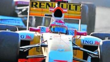 <b>DIFÍCIL CARRERA. </b>Alonso se quedó 15º después de salirse en la primera curva para evitar a Heidfeld y remontó hasta el quinto lugar.