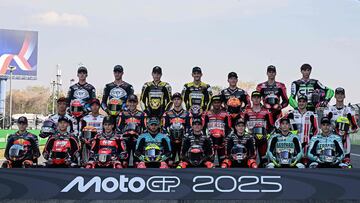 La parrilla de Moto3 en la recta de Buriram.