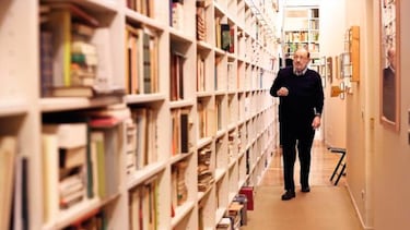 Umberto Eco, writer: “The tragedy of the Internet is that it has promoted the village idiot to the level of bearer of truth”