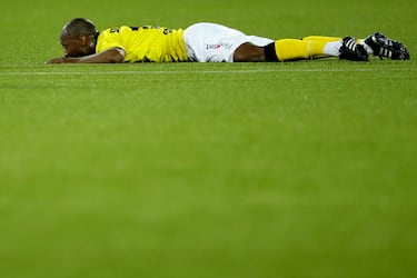 El futbolista holandés Romeo Castelen cerró el que es uno de los contratos más extraños en la historia del fútbol: su club le pagó por minuto de juego. "Si el holandés de 29 años no juega ningún partido, no cobrará ni un rublo", escribió el diario 'Sport Express'.