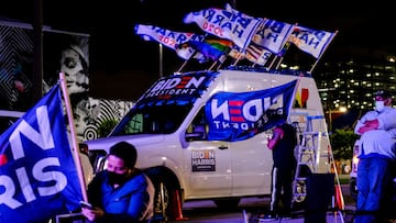 Mana Wynwood Convention Center hosts a drive-in watch party during the 2020 U.S. presidential election in Miami, Florida, U.S. November 3, 2020. REUTERS/Maria Alejandra Cardona