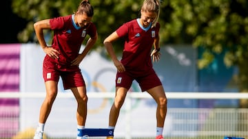 Las jugadoras de la selecci¨®n espa?ola de f¨²tbol durante el entrenamiento que han realizado hoy mi¨¦rcoles previo al encuentro que disputan ma?ana con Jap¨®n en su debut en los Juegos Ol¨ªmpicos. EFE / David Aliaga / RFEF.
