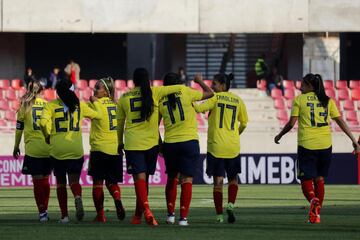 El equipo colombiano venció 7-0 a Uruguay en el debut en la Copa América Femenina con póquer de Catalina Usme y goles de Yoreli Rincón, Daniela Montoya e Isabella Echeverri.