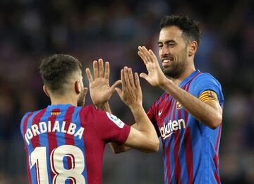  2-0. Sergio Busquets celebra el segundo gol con Jordi Alba.