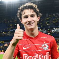 Brendan Aaronson makes his Champions League debut