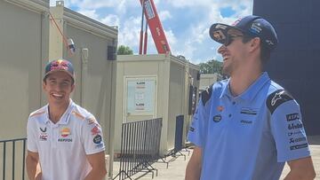 Los Márquez en el paddock de Buriram.