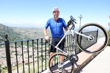 En un desenlace icónico, tras casi cinco kilómetros de puerto, al fondo se observa el mar de olivos en su esplendor mientras que la meta está situada ya en pleno Parque Natural, con un contraste virtual excelso.