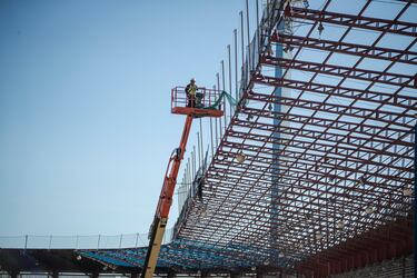 Actualmente participan en la obra unos 60 operarios, pero se espera que este número aumente hasta los 300.