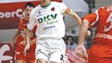 El capitán del DKV, Santi.