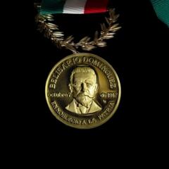 Entregan medalla Belisario Domínguez a Ifigenia Martínez y Manuel Velasco-Suárez