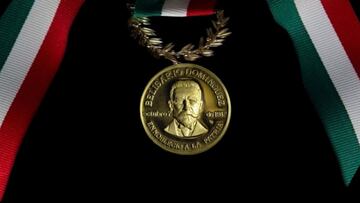 Entregan medalla Belisario Domínguez a Ifigenia Martínez y Manuel Velasco-Suárez