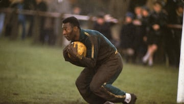 According to former teammates, Pelé was such an exceptional goalkeeper that Santos had no back up between the sticks.