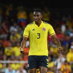 Lucumí, la figura en defensa de Bologna, que ilusiona en Selección