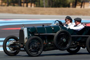 Vettel pilota el Aston Martin de 1922, el jueves en Paul Ricard.
