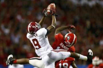 En su primer año en Alabama, Cooper consiguió mil yardas en 59 recepciones y anotó 11 touchdowns para su equipo. Con estas cifras batió los records freshman (jugadores de primer año) de otro ídolo reciente de los Crimson Tide: Julio Jones. La temporada fue un completo éxito que acabó con la consecución del título nacional frente a Notre Dame.