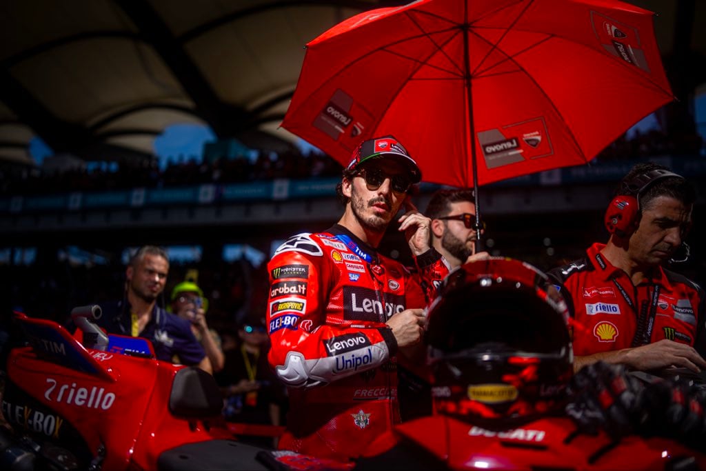 Pecco Bagnaia con la Ducati de MotoGP durante el GP de Malasia.