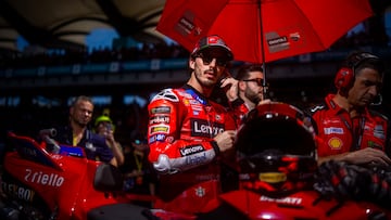 Pecco Bagnaia con la Ducati de MotoGP durante el GP de Malasia.