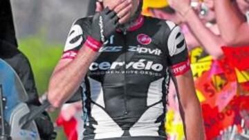 <b>GRANDE. </b>Sastre manda un beso a su familia, que le espera en Roma.