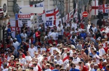 Los hooligans se divierten en Niza antes del Inglaterra-Islandia