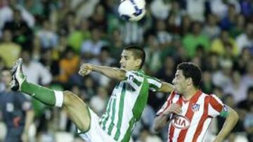 'Tente' Sánchez, representante del defensa y capitán del Betis Juan Gutiérrez, ''Juanito'', comentó hoy que el gaditano no ha cerrado aún su fichaje con el Atlético de Madrid, ya que maneja ofertas de Turquía e Inglaterra.