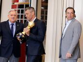 “Tengo varios televisores para ver los partidos, porque mi señora reclama... Los ex futbolistas nunca pierden”