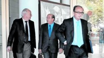 <b>SE PONEN FIRMES. </b>Los administradores quieren acabar ya con el culebrón accionarial.