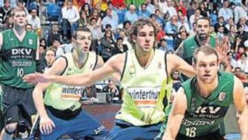 <b>TENSIÓN. </b>El Winterthur aguantó agazapado el tirón y tras el descanso superó con claridad al Joventut de Laviña, Gaines y Archibald.