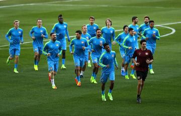 Bayer Leverkusen training ahead of the Atletico Madrid game at the vicente Calderon.