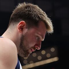 How is the Mavericks’ Luka Doncic supporting those affected by the school shooting in Serbia?