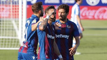 Morales celebra su gol a la Real.