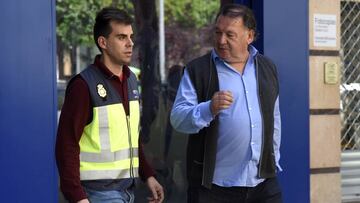 28/05/19 OPERACION OIKOS DETENCION DEL PRESIDENTE DEL HUESCA AGUSTIN LASAOSA Y REGRISTRO DE LA SEDE POR PRESUNTO AMAÃO DE PARTIDOS PARA APUESTAS DEPORTIVAS POLICIA
PUBLICADA 01/06/19 NA MA30 2COL