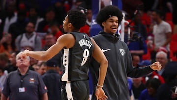 DETROIT, MI - JANUARY 21: Spencer Dinwiddie #8 of the Brooklyn Nets celebrates his game winning shot with Jarrett Allen #31 to beat the Detroit Pistons 101-100 at Little Caesars Arena on January 21, 2018 in Detroit, Michigan. NOTE TO USER: User expressly acknowledges and agrees that, by downloading and or using this photograph, User is consenting to the terms and conditions of the Getty Images License Agreement. Gregory Shamus/Getty Images/AFP
== FOR NEWSPAPERS, INTERNET, TELCOS & TELEVISION USE ONLY ==
