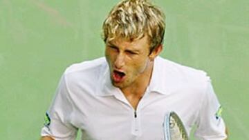 <B>BUEN TENIS</b>. El valenciano no se ha resentido de sus dolores, ha mostrado su cara más seria y avanza a octavos por segundo año consecutivo.