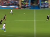 ¡A lo Bolt! La gran corrida de Brereton desde su campo en nuevo gol para Blackburn