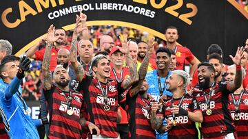 Players of Flamengo celebrate after winning the Copa Libertadores final, after the football match between Brazilian teams Flamengo and Athletico Paranaense at the Isidro Romero Carbo Monumental Stadium in Guayaquil, Ecuador, on October 29, 2022. (Photo by Luis Acosta / AFP)