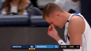 El tremendo codazo que rompió la nariz a Porzingis