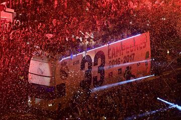 Mayo de 2017. El Real Madrid gana su tí­tulo de Liga número 33 en el estadio de La Rosaleda tras ganar al Málaga 0-2. 